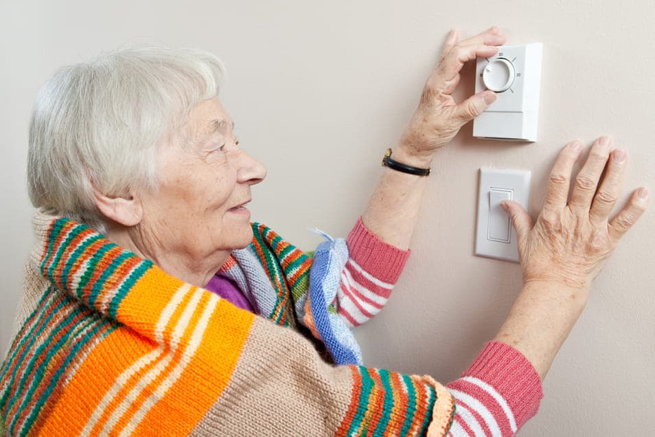 vrouw-koud-energieprijzen